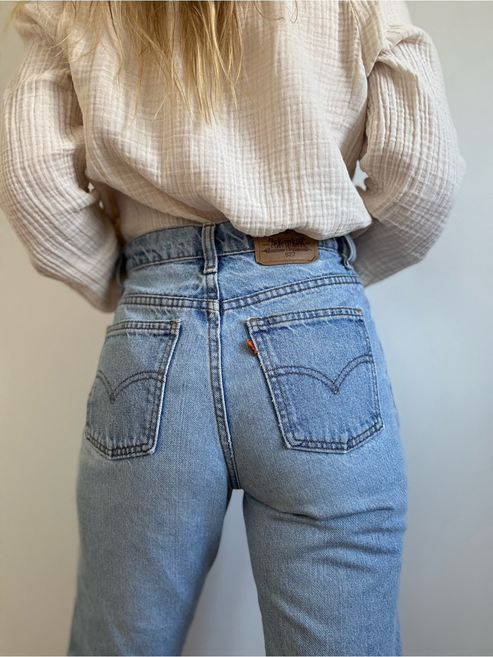 Vintage light wash Levi’s 622 orange tab 90s relaxed fit tapered leg very clean